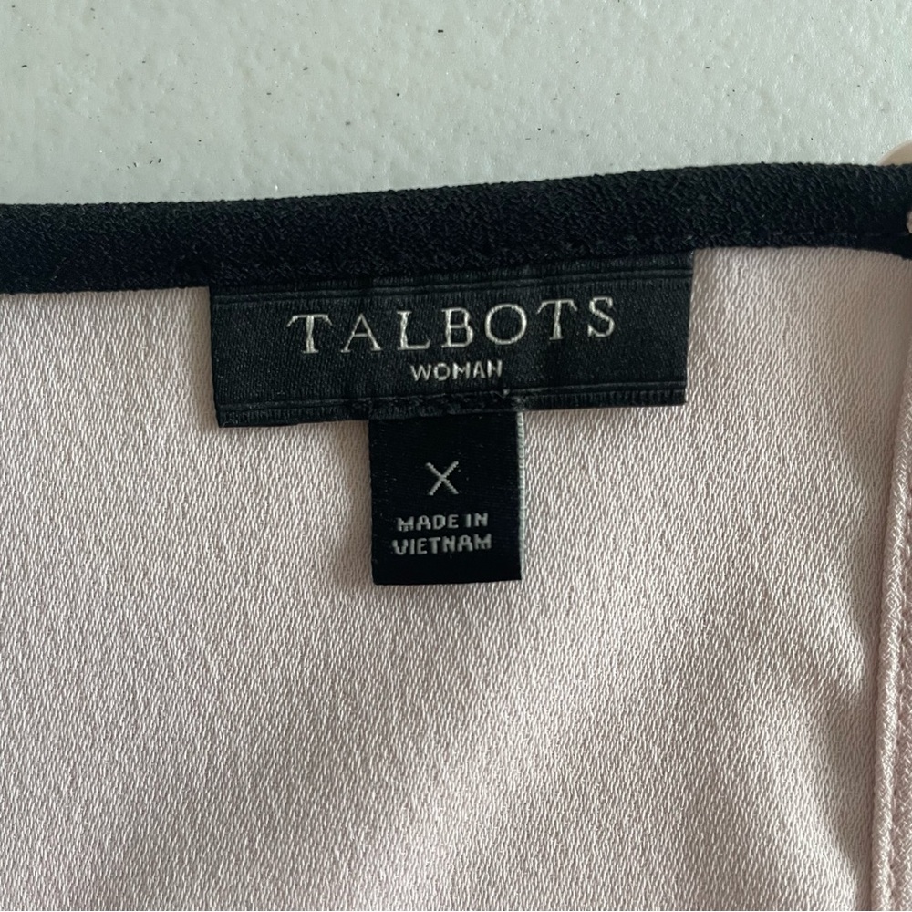 Talbots Pink Blush Blouse with Keyhole Closure and side Zipper in size X, NWOT - Picture 7 of 11
